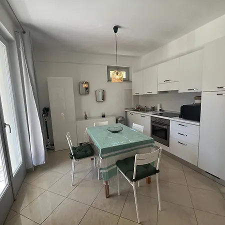 & Cosy, 4 Pers, 1 Bedroom With Balcony *